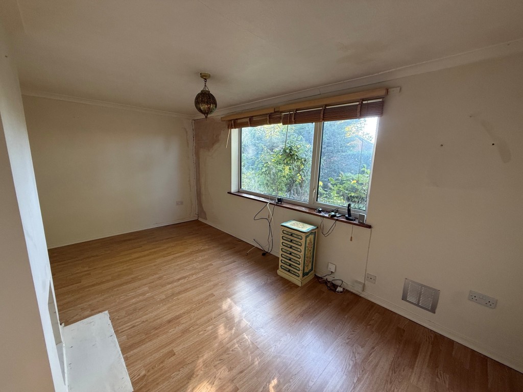 Lot: 164 - TWO-BEDROOM SEMI-DETACHED HOUSE FOR IMPROVEMENT AND REPAIR - Living room with window to front